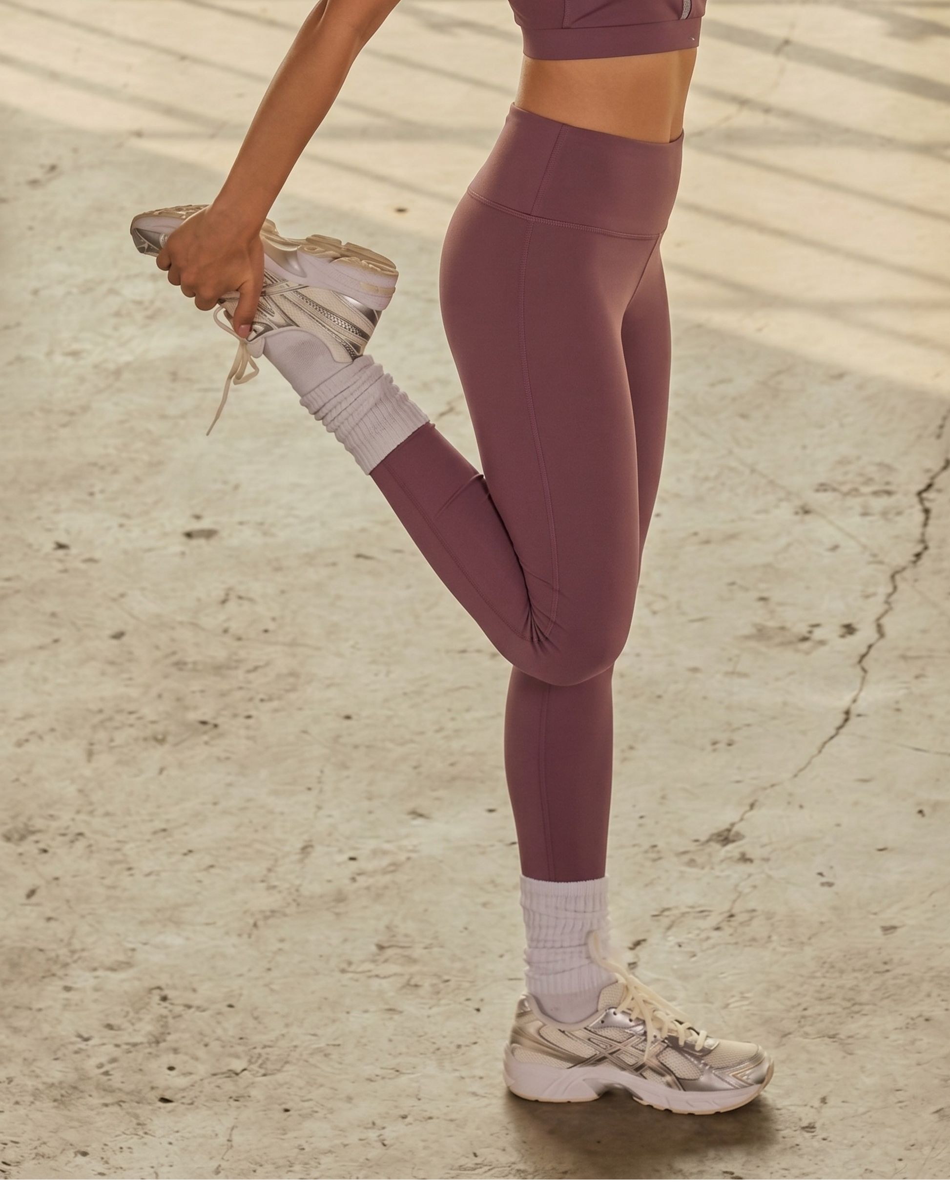Soft stretch fabric wine women tights