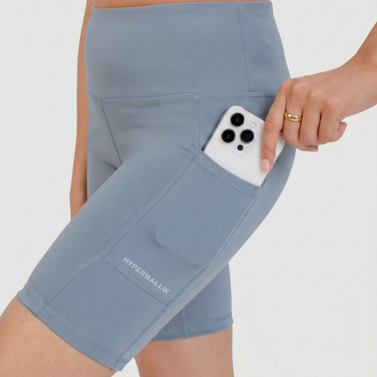 Women’s gym side view petrol blue