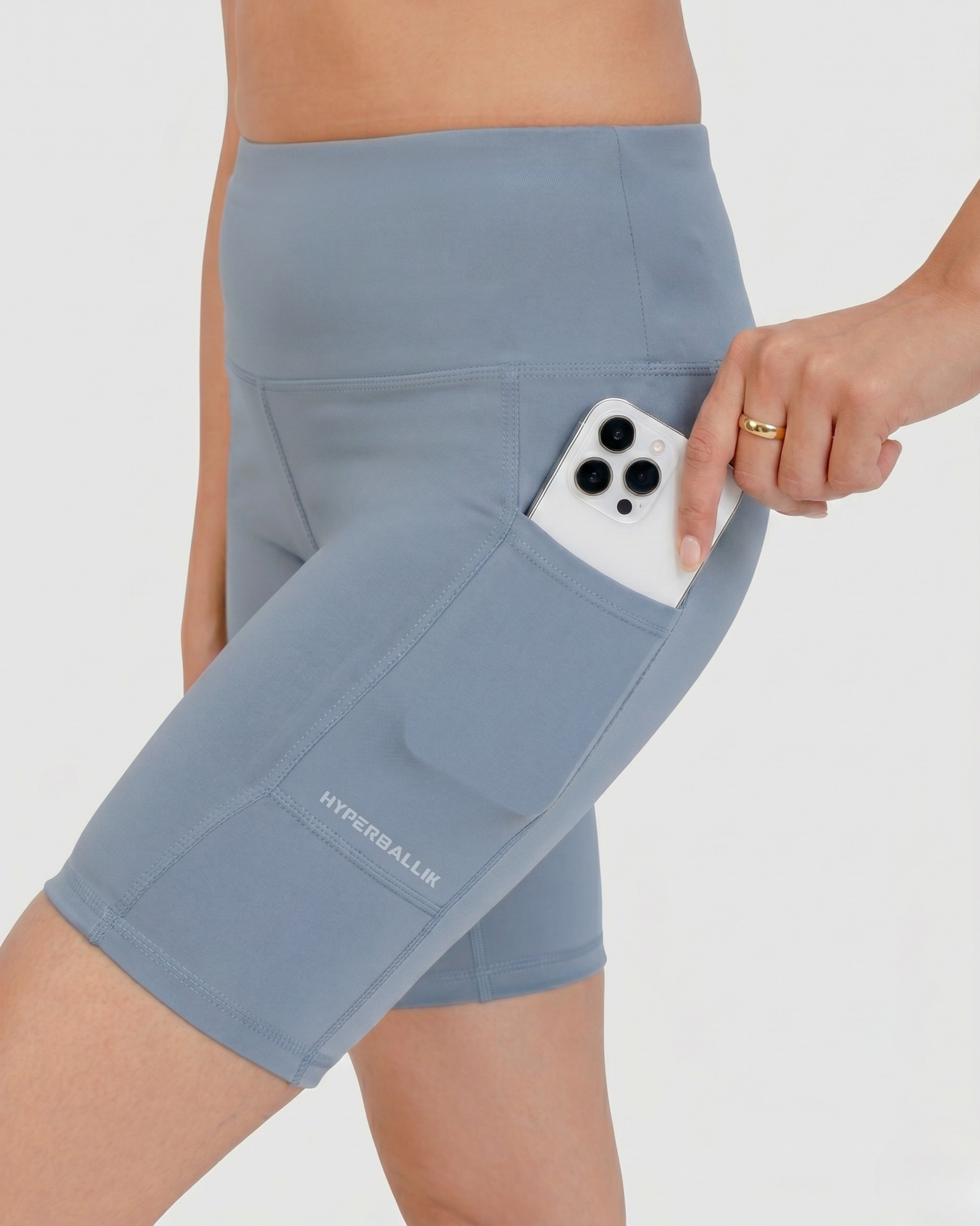 Women’s gym side view petrol blue